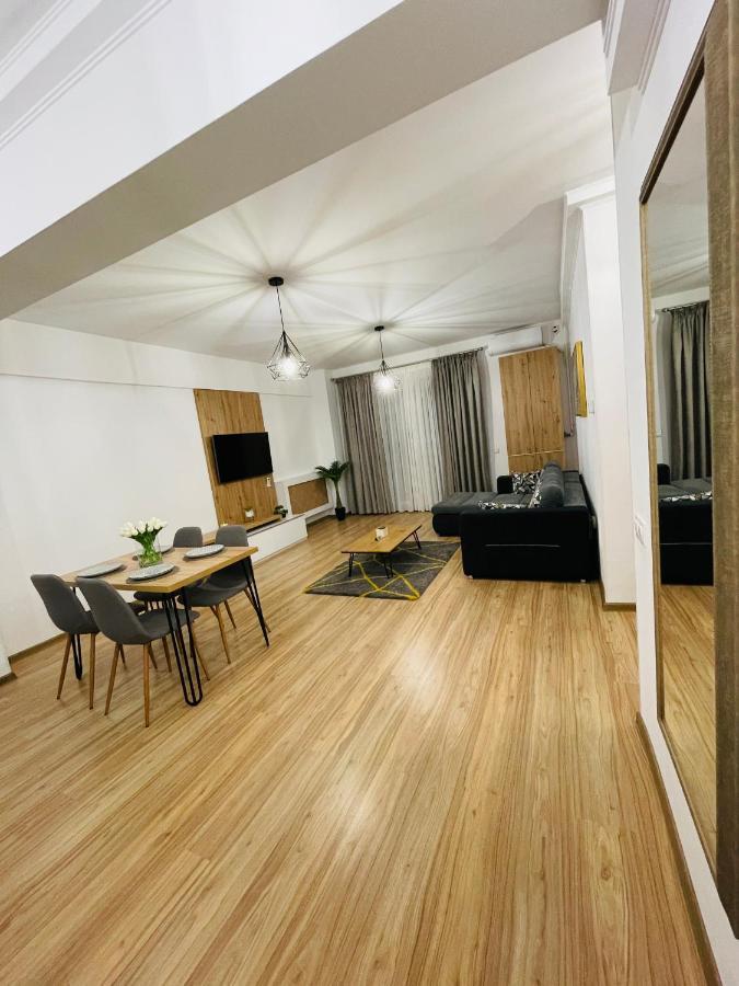 Royal Moonlight Apartment 마마이아 외부 사진