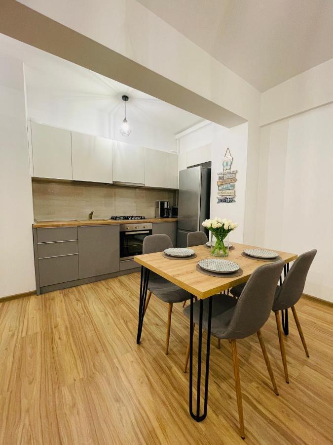 Royal Moonlight Apartment 마마이아 외부 사진